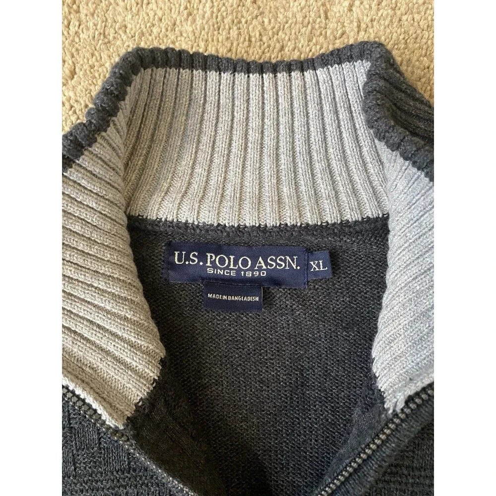 NWT U.S. Polo Assn. Men's Mixed Texture Quarter-Zip Sweater – Charcoal Gray XL